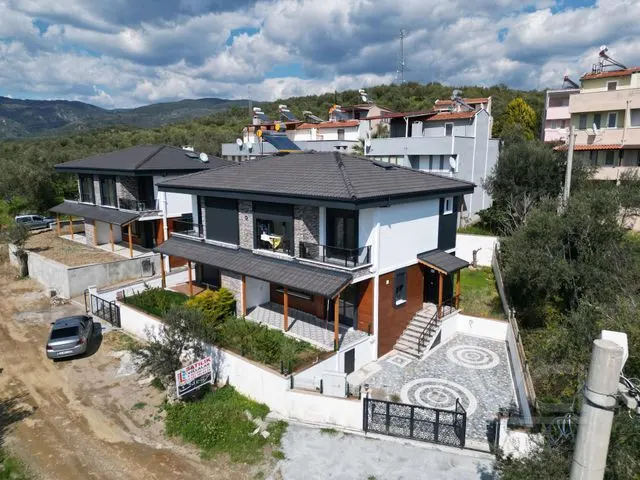 AVCI’DAN GENİŞ BAHÇELİ 3+1 SIFIR VİLLA