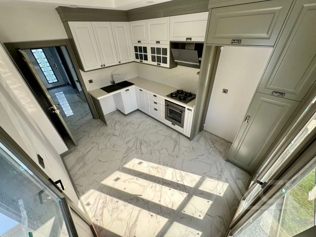 NARLIDA DENİZE 300MT 3+1 GENİŞ BAHÇE ALANI + HAVUZ  AYRI MUTFAK TERASLI