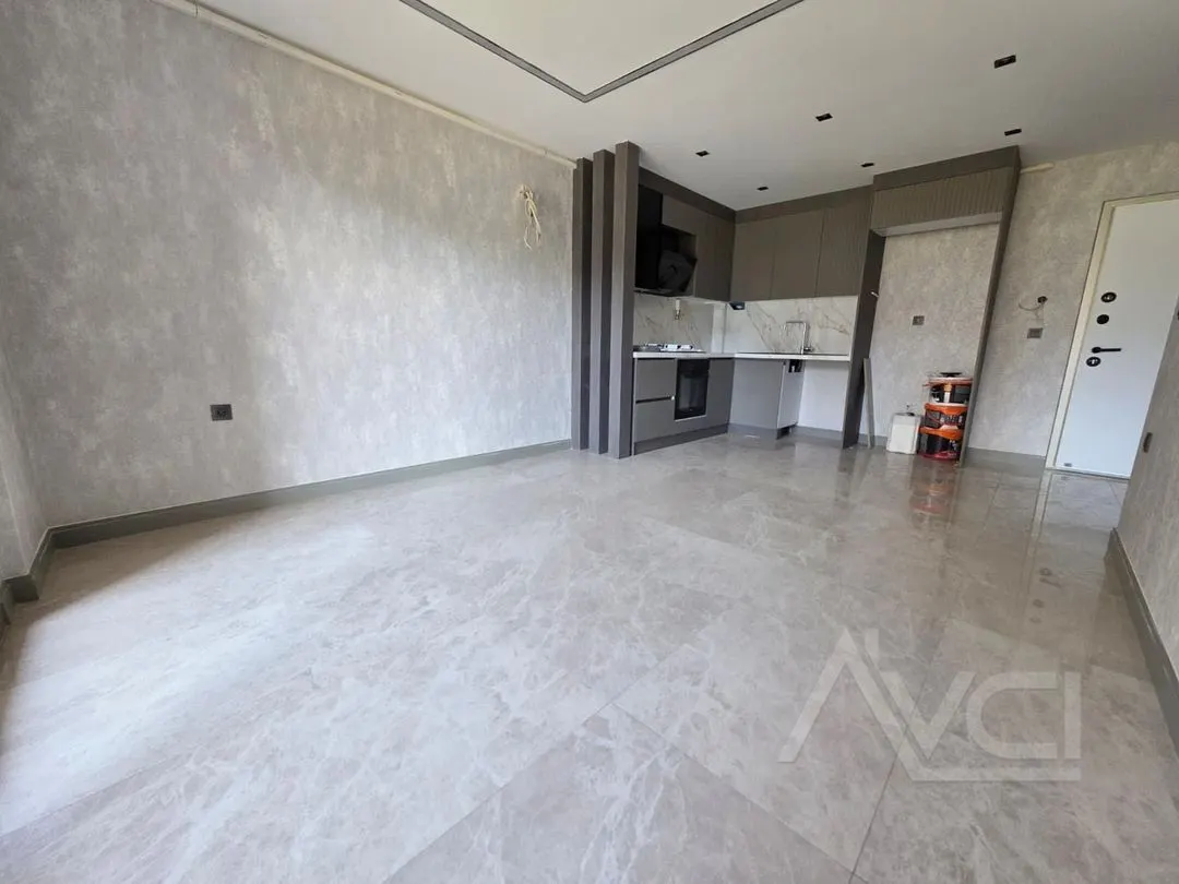 AVCI'DAN ÖREN MODERN'DE YETKİLİ HAVUZLU K.OTOPARKLI 1+1