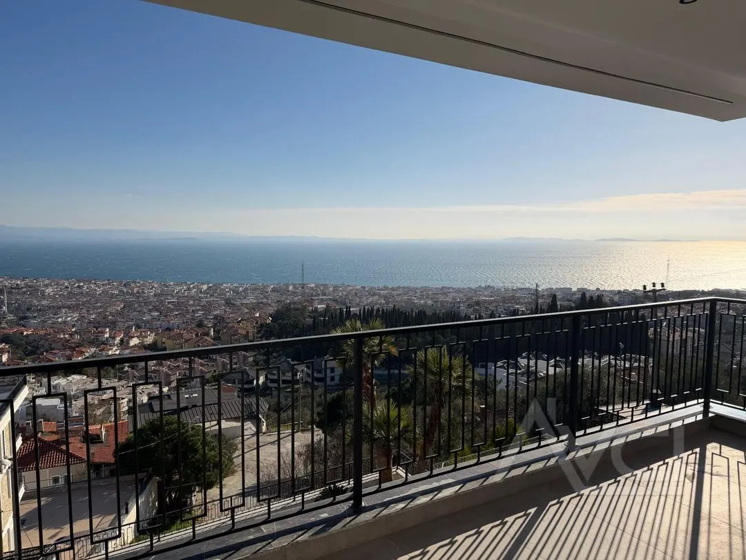 ASANSÖRLÜ KAPALI OTOPARKLI EMSALSİZ MANZARALI HAVUZLU KONAK