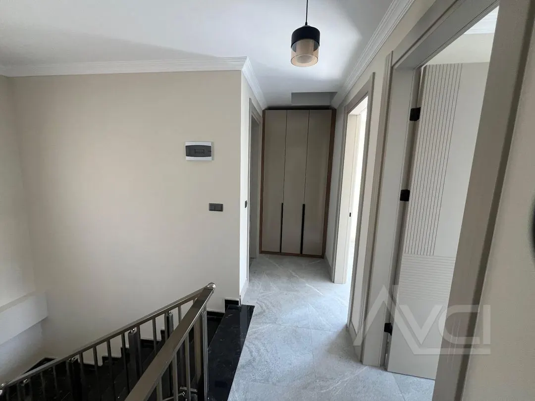 AVCI’DAN NARLI’DA DENİZE 200 MT TAM MÜSTAKİL 2 KATLI VİLLA