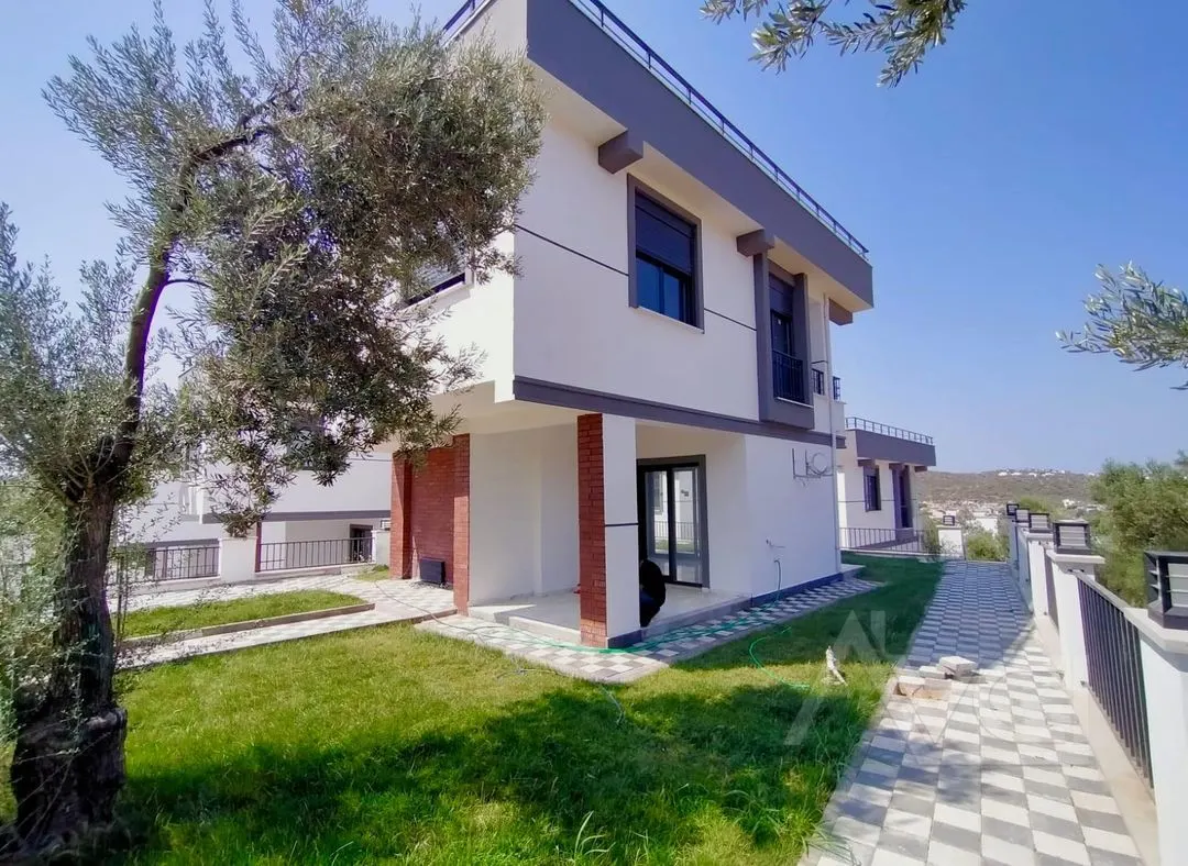 AVCI’DAN TAM MÜSTAKİL DENİZ MANZARALI 275M2 ARSALI VİLLA