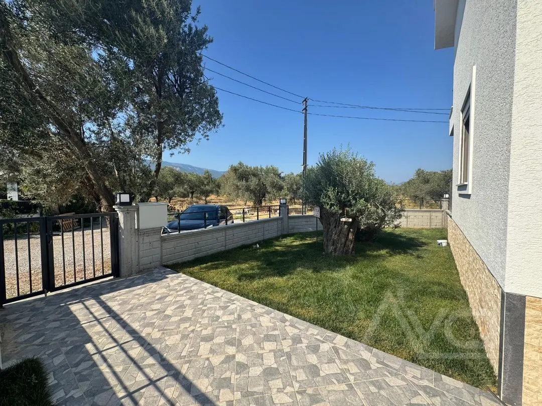 AVCI’DAN YOL ALTINDA DENİZ MANZARALI 4+1 VİLLA