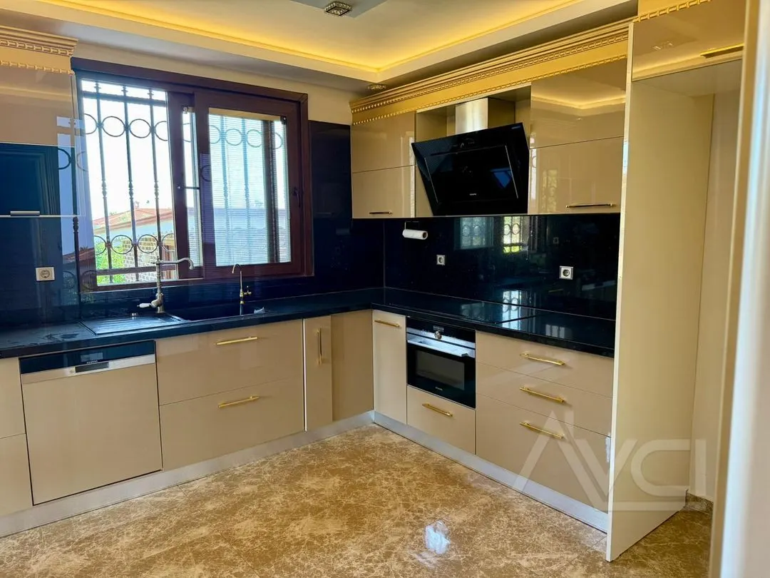 AVCI’DAN 1,500 M2 ARSA İÇİNDE 2 MÜŞTEMİLATLI HAVUZLU MALİKANE