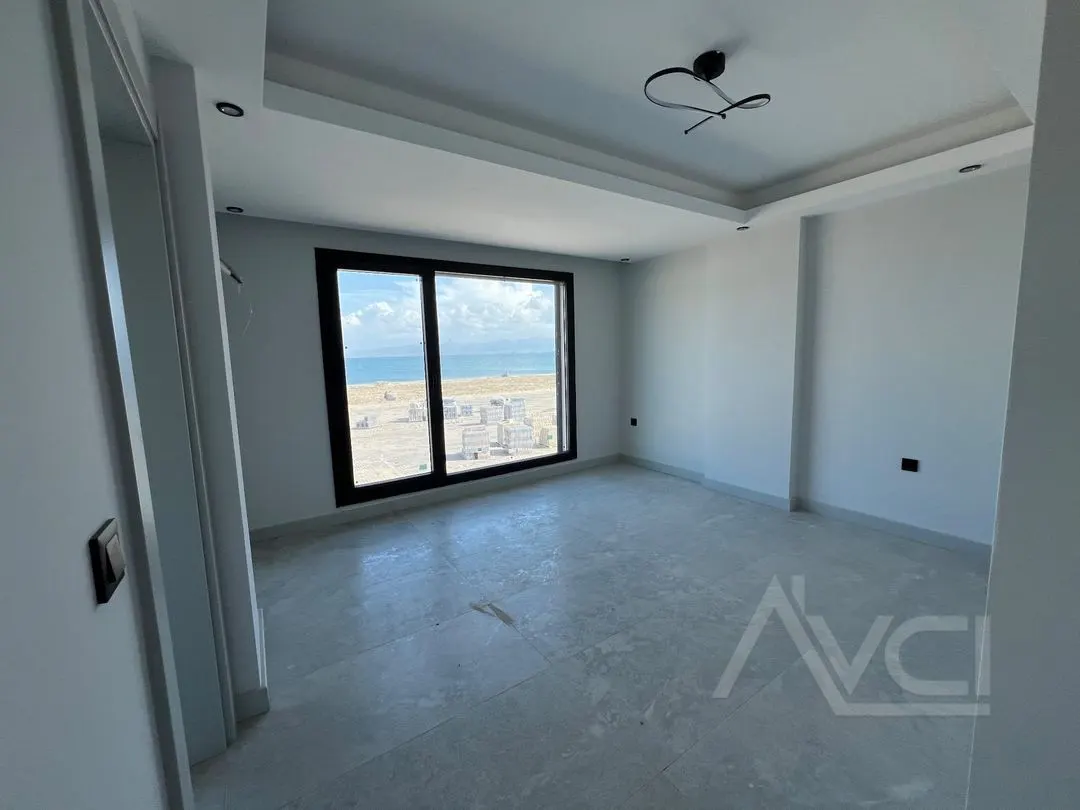 AVCI’DAN DENİZİN EN ÖNÜNDE SIFIR 300M2 İÇ KULLANIM ALANLI TAŞ VİLLA