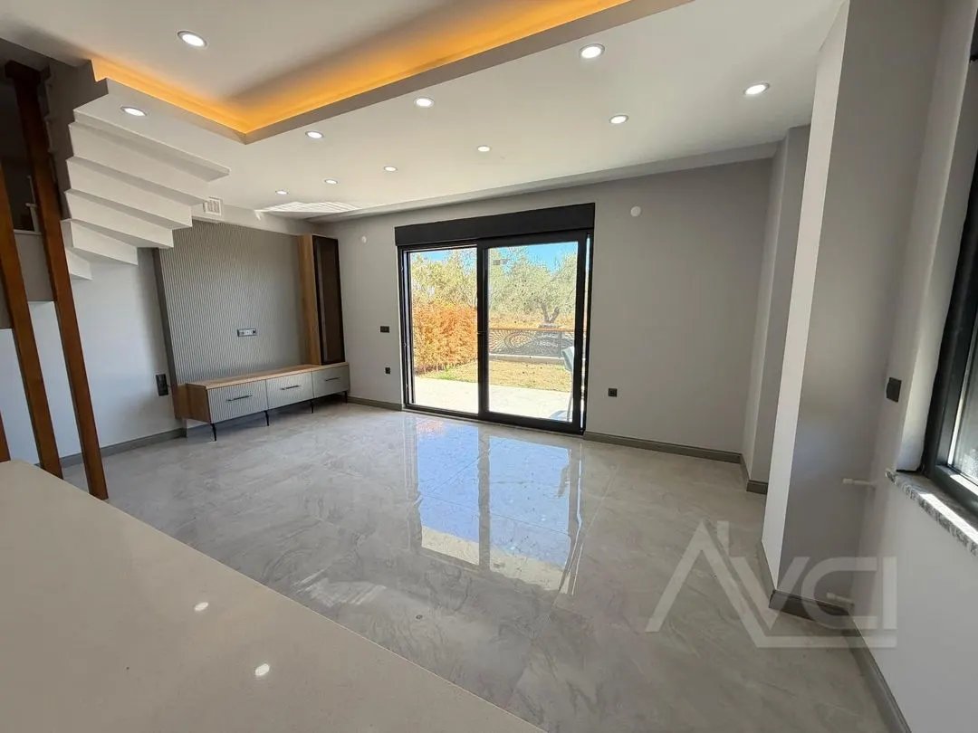 AVCI'DAN DENİZE 250MT LÜKS DENİZ MANZARALI 4+1 VİLLA
