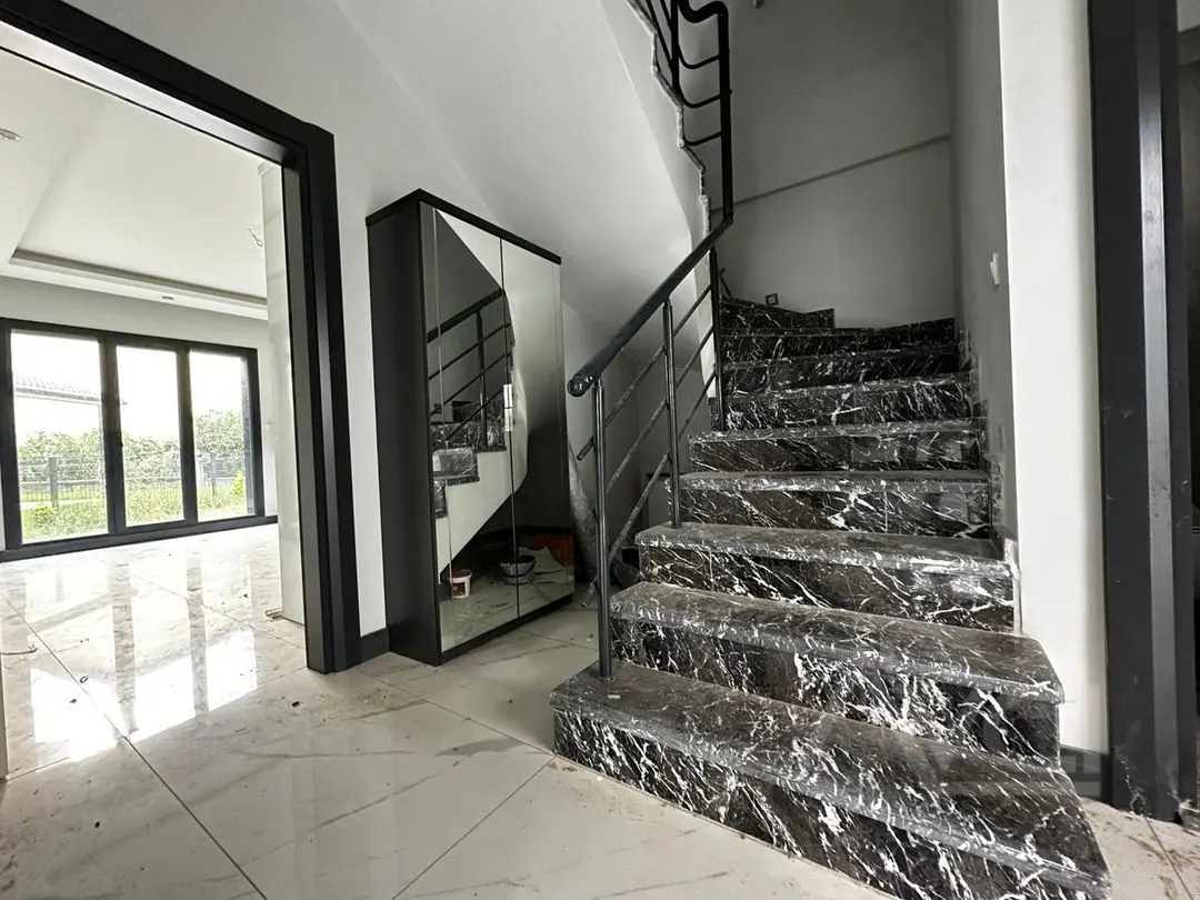 AVCI’DAN ÖREN PLAJA 500MT AYRI MUTFAK 5+1 VİLLA
