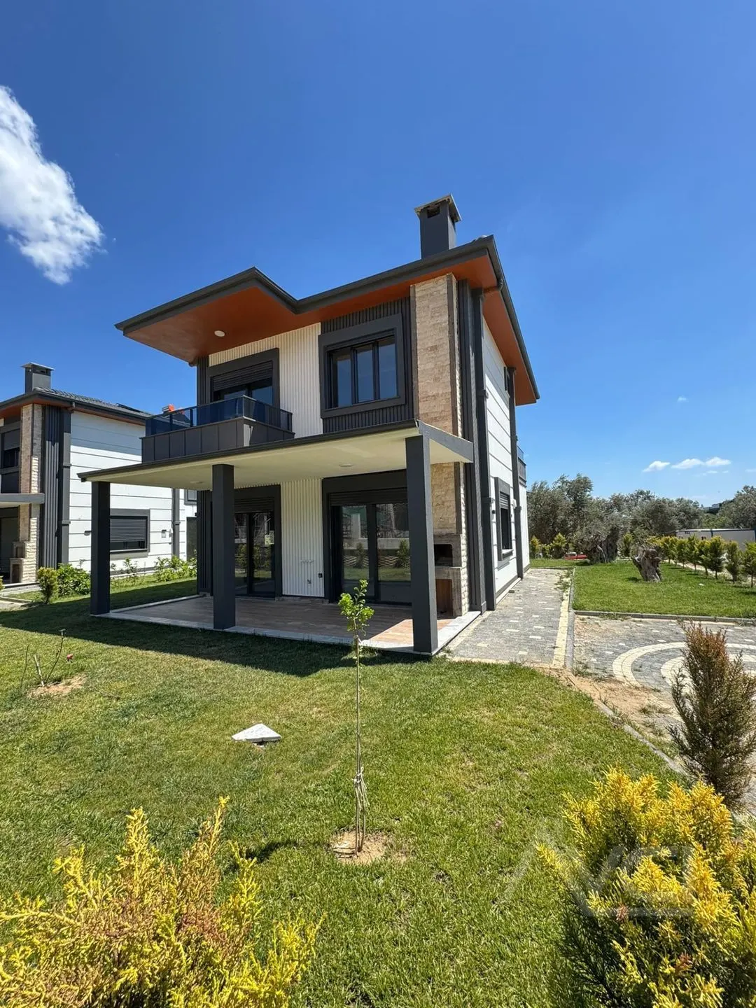 AVCI’DAN YÜRÜYÜŞ YOLU CEPHE /AYRI MUTFAK/GİRİŞTE ODA/MÜSTAKİL VİLLA