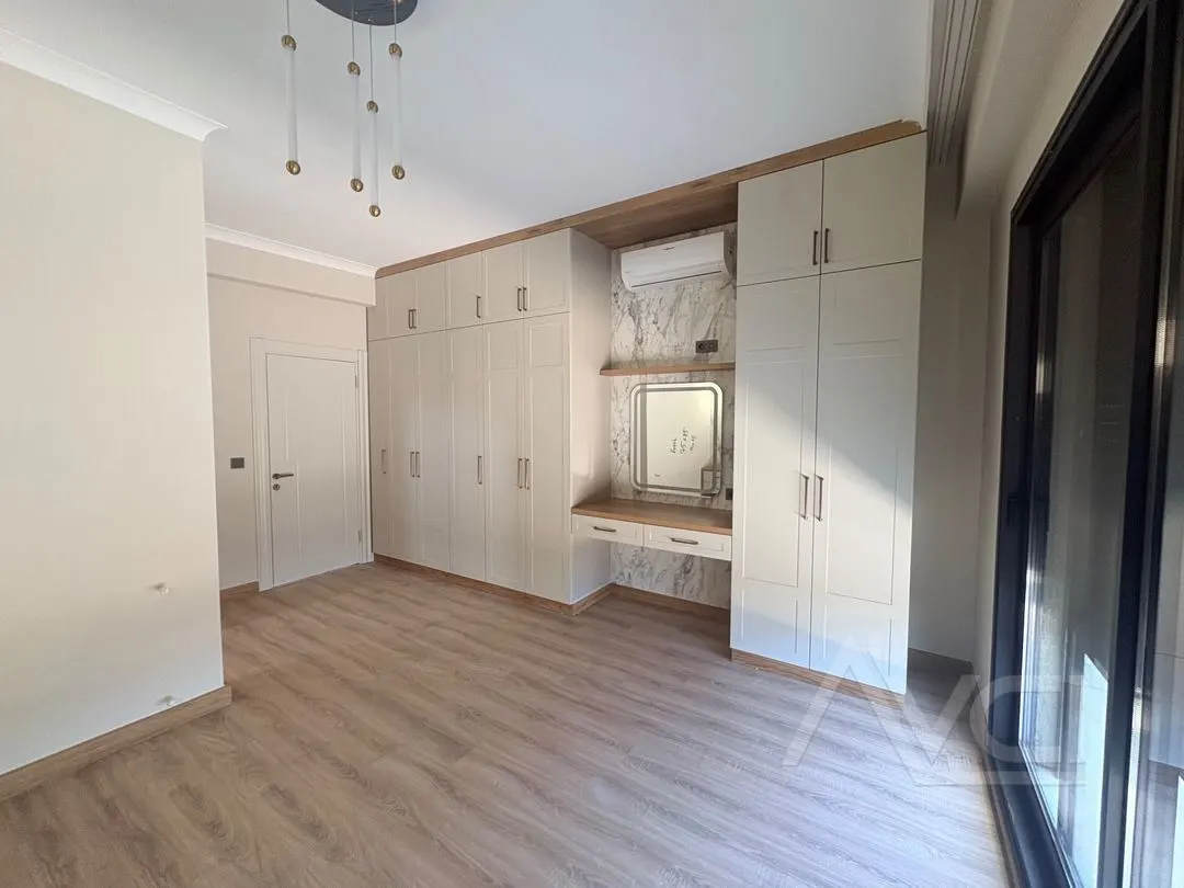AVCI’DAN GÜRE OTELLER BÖLGESİNDE 4+1 OTOPARKLI BAHÇELİ TEK MÜSTAKİL VİLLA