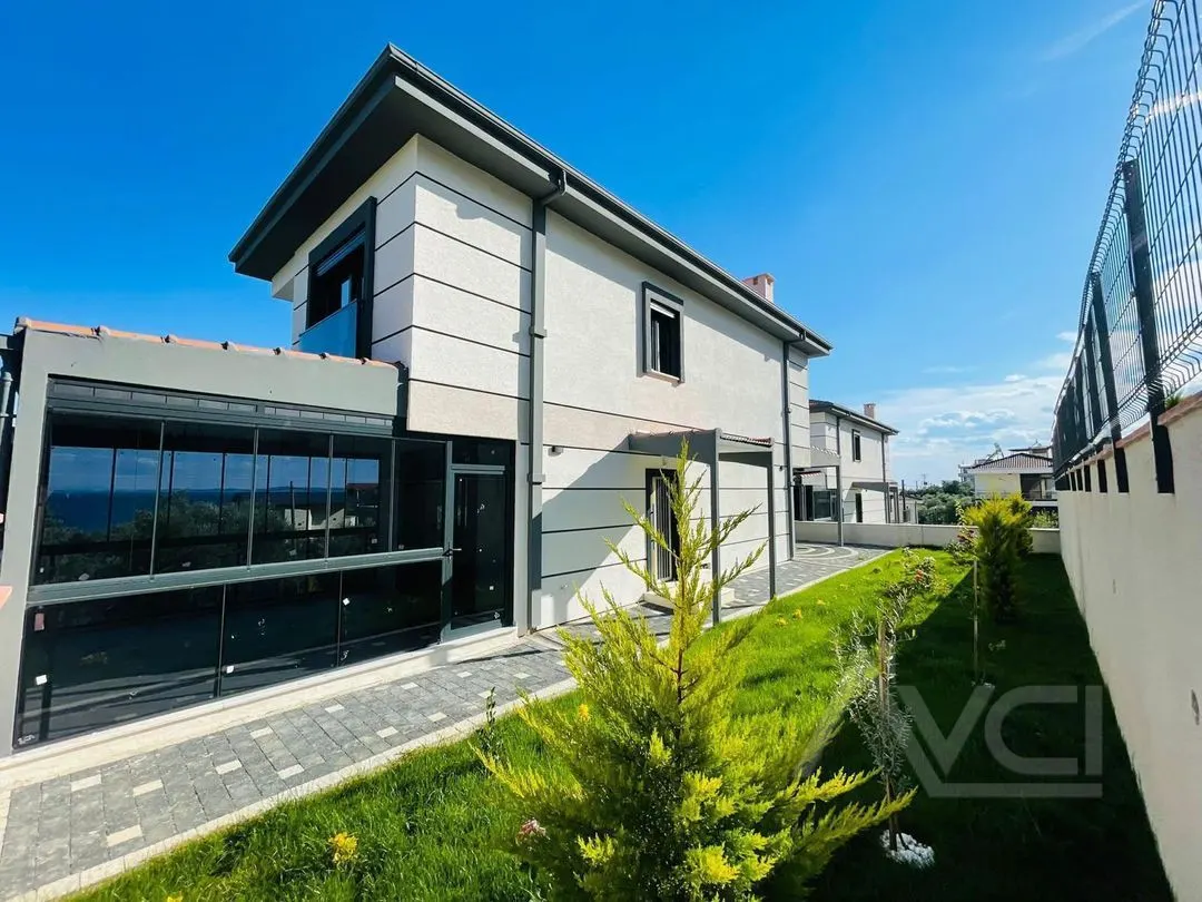 AVCI’DAN 400 M2 ARSA TAM MÜSTAKİL DENİZ MANZARALI VİLLA