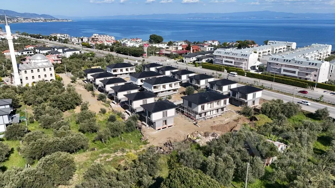 AVCI-YALI ADATEPE DENİZE 100MT HAVUZLU 6,000M2 İÇİNDE 4+1 VİLLA