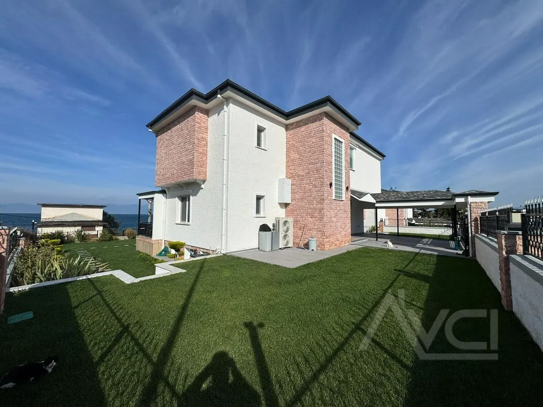 AVCI’DAN 750M2 ARSA İÇİNDE DENİZE SIFIR MALİKANE