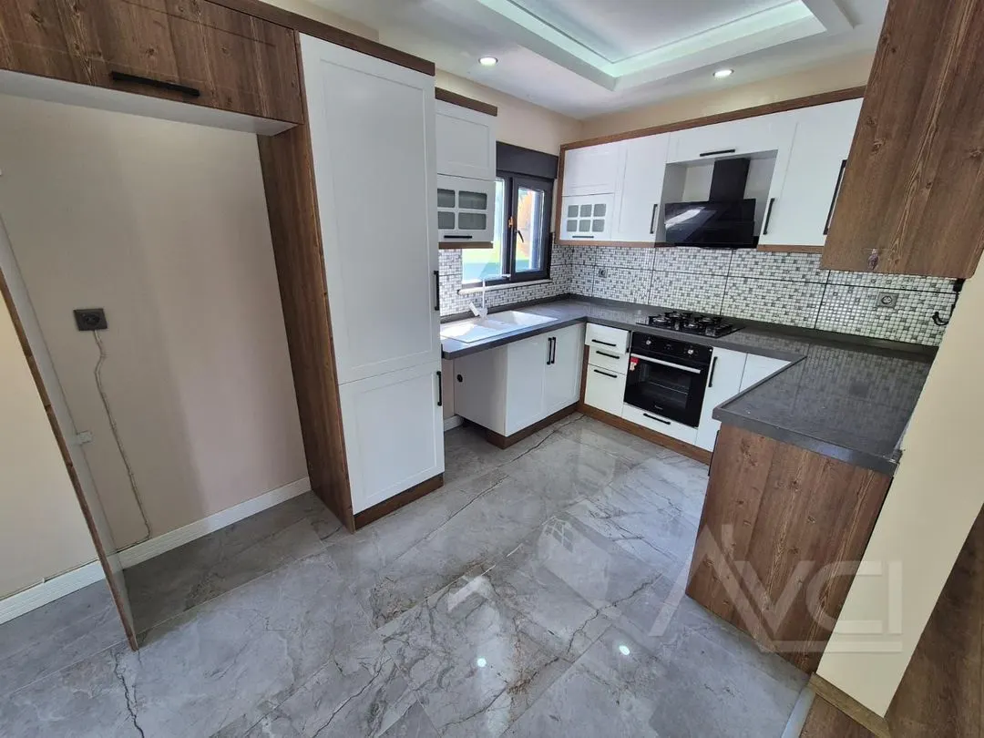 AVCI’DAN AKÇAY GÜRE ARASI DENİZE 750 MT LÜKS SIFIR 4+1 VİLLA