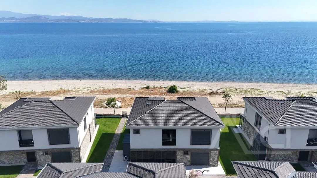 AVCI’DAN DENİZİN EN ÖNÜNDE SIFIR 300M2 İÇ KULLANIM ALANLI TAŞ VİLLA