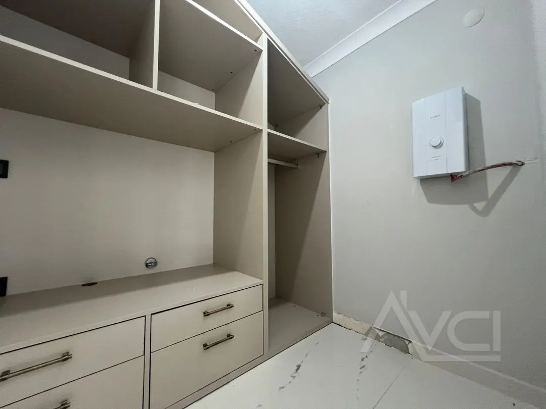 AVCI’DAN 700M2 ARSA İÇİNDE GİRİŞTE 2 ODALI HAVUZLU LÜKS ALAÇATİ TARZI VİLLA
