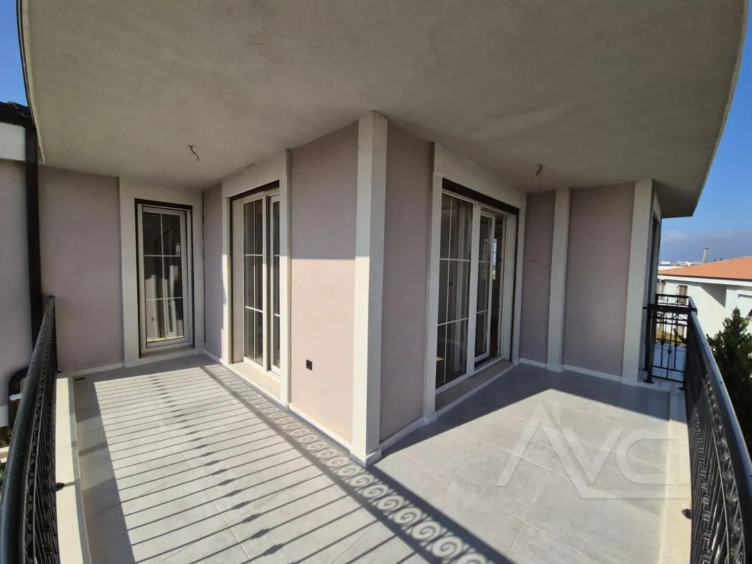 AVCI’DAN CUNDA’DA DENİZE 50MT 400M2 ARSALI MÜSTAKİL VİLLA