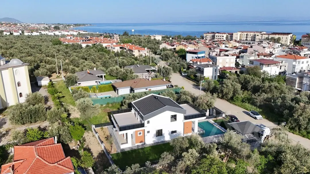 AVCI’DAN 700M2 ARSA İÇİNDE MÜSTAKİL HAVUZLU VİLLA