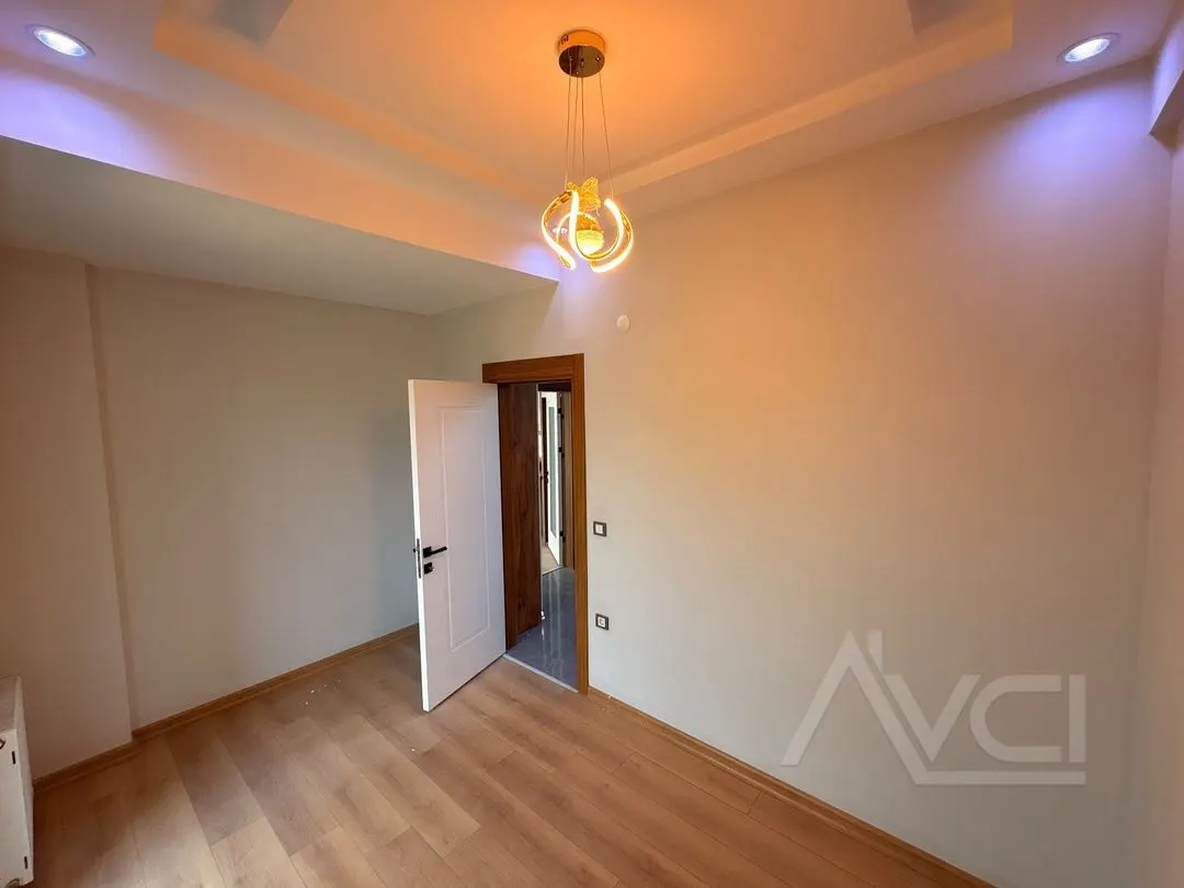 AVCI’DAN GİRİŞTE ODALI 4+1 TERASLI VİLLA