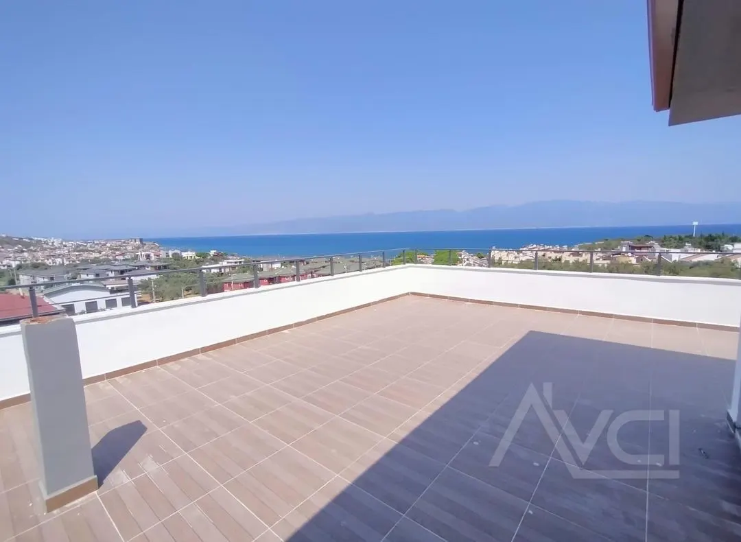 AVCI’DAN TAM MÜSTAKİL DENİZ MANZARALI 275M2 ARSALI VİLLA