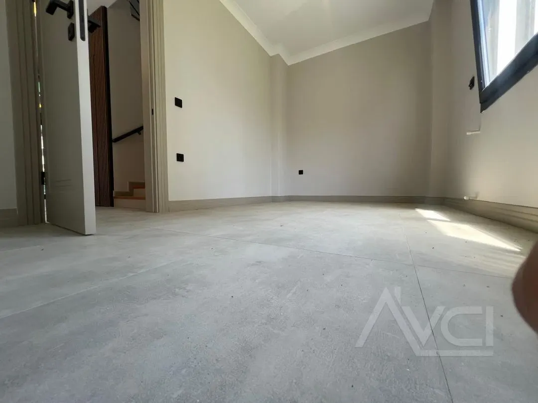 AVCI’DAN NARLI ALTINDA DENİZE 50MT LÜKS TAM MÜSTAKİL VİLLA