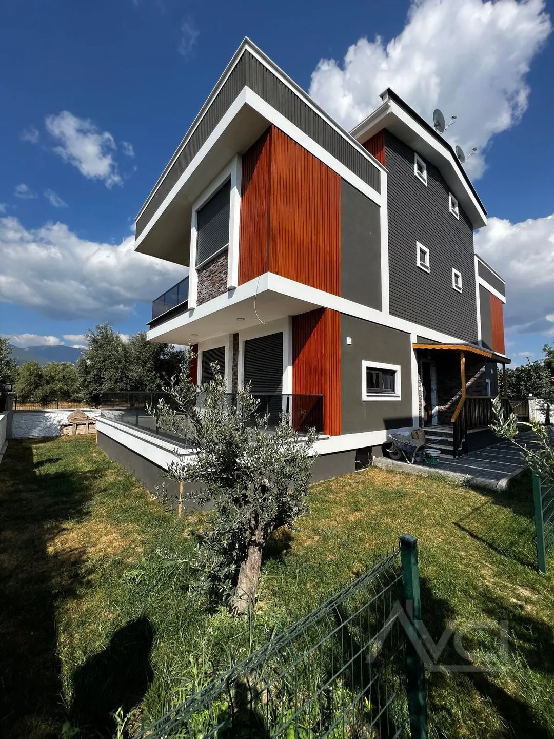 AVCI’DAN GÜRE’DE 4+1 TERASLI VİLLA