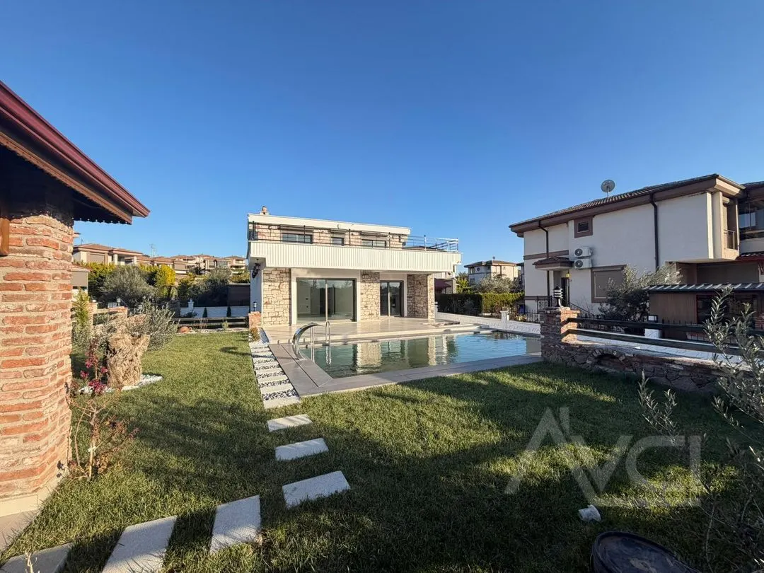 AVCI’DAN 700 M2 ARSA 6+1 GİRİŞ ODALI MÜSTAKİL HAVUZLU VİLLA