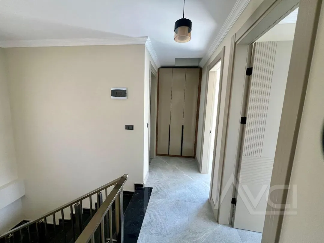 AVCI’DAN NARLI’DA DENİZE 200 MT TAM MÜSTAKİL 2 KATLI VİLLA