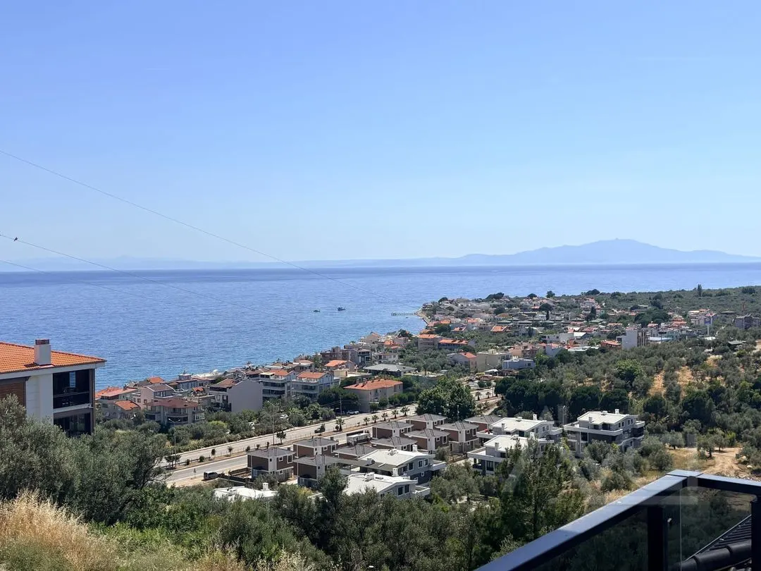 AVCI’DAN ASSOS MANZARALI KÜÇÜKKUYU’DA 3+1 VİLLA