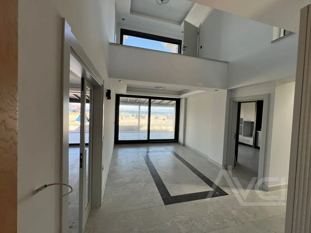 AVCI’DAN DENİZİN EN ÖNÜNDE SIFIR 300M2 İÇ KULLANIM ALANLI TAŞ VİLLA