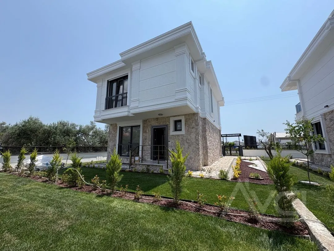 AVCI’DAN KÜÇÜKKUYUDA SİTE İÇERİSİNDE MÜSTAKİL YOLA YAKIN 3+1 VİLLA