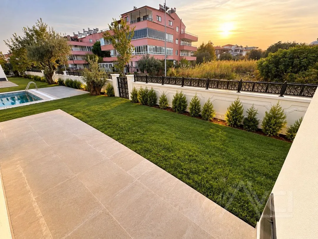 AVCI’DAN GÜRE’DE 3+1 TERASLI ORTAK HAVUZLU İKİZ VİLLA