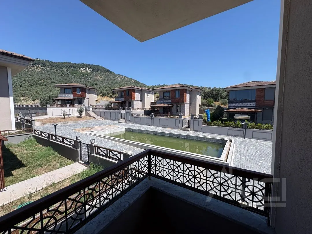 AVCI’DAN 4+1 LÜKS SİTE İÇİ MÜSTAKİL GENİŞ BAHÇELİ ORTAK HAVUZLU