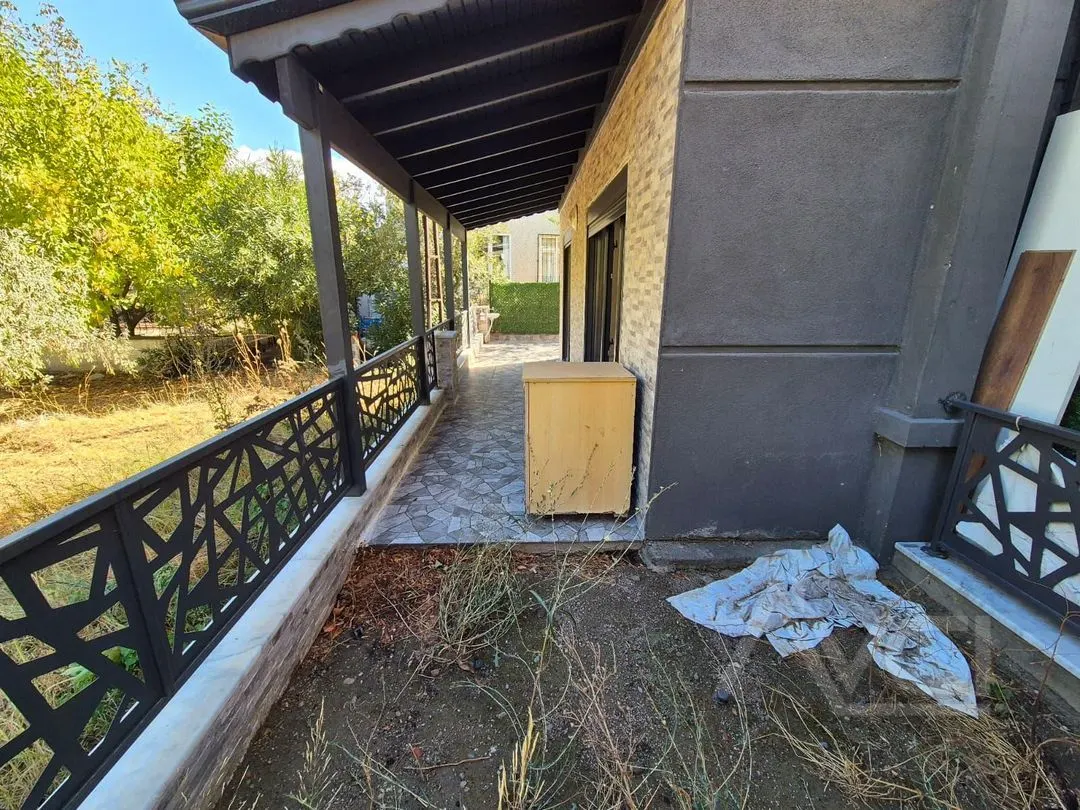 AVCI’DAN AKÇAY GÜRE ARASI DENİZE 750 MT LÜKS SIFIR 4+1 VİLLA