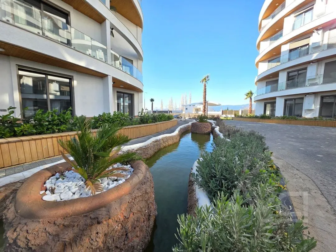AVCI'DAN ÖREN MODERN'DE YETKİLİ HAVUZLU K.OTOPARKLI 1+1