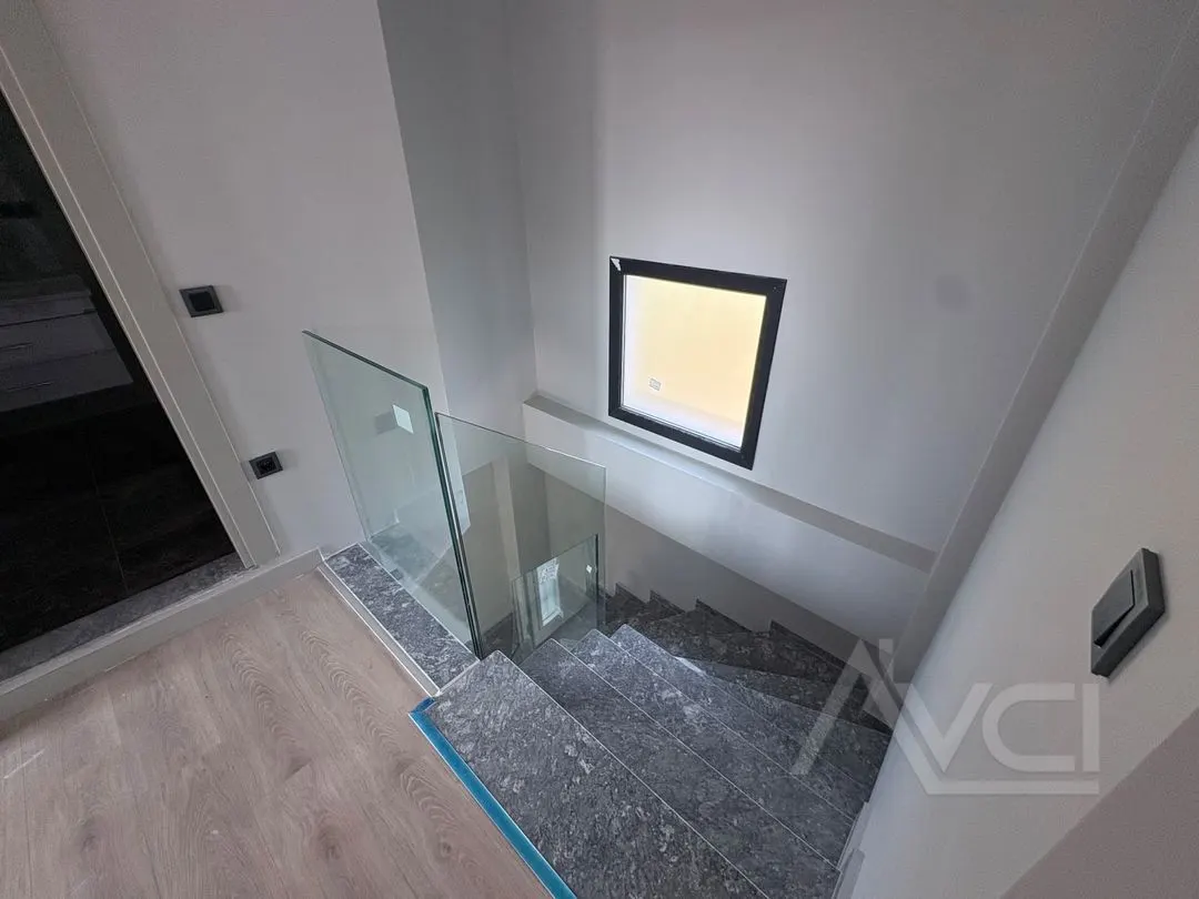 AVCI ‘DAN KÜÇÜKKUYUDA 3+1 YOLA YAKIN VİLLA