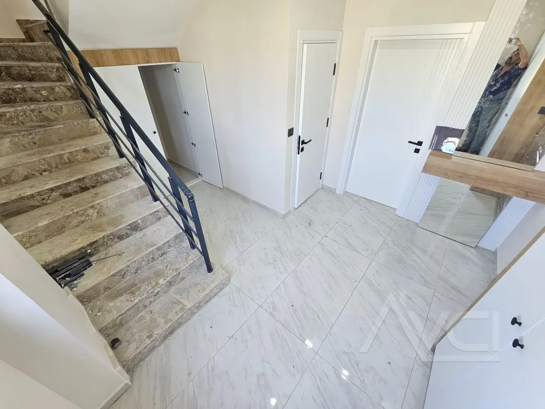 AVCI’DAN FENER HAVACILAR ARASI DENİZE 50 MT 4+1 SIFIR VİLLA