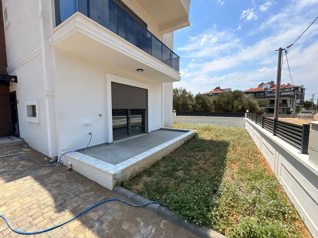 AVCI’DAN GİRİŞTE ODALI 4+1 TERASLI VİLLA