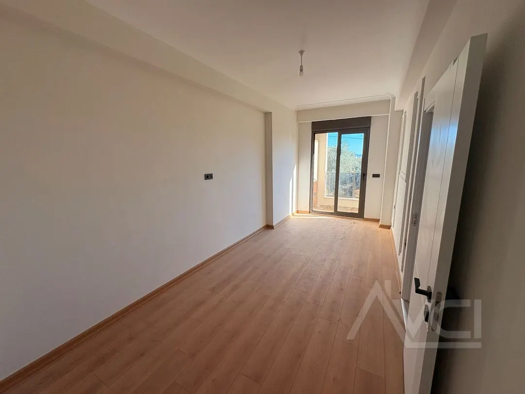 AVCI’DAN GÜRE YOL ALTINDA DENİZE YAKIN 2+1 BAHÇE KULLANIMLI LÜKS DAİRE