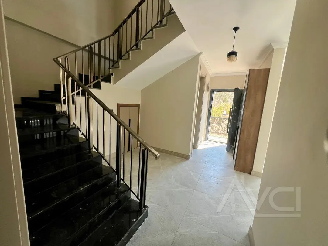 AVCI’DAN NARLI’DA DENİZE 200 MT TAM MÜSTAKİL 2 KATLI VİLLA