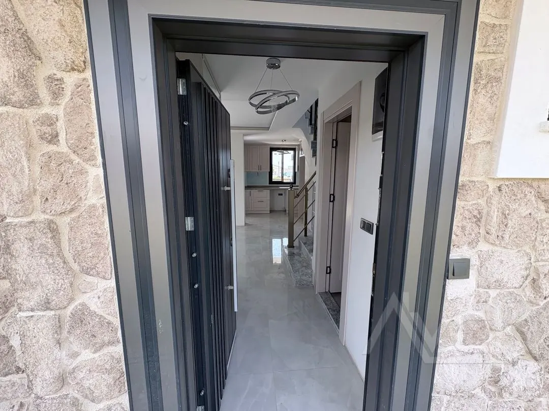 AVCI’DAN KÜÇÜKKUYUDA SİTE İÇERİSİNDE MÜSTAKİL YOLA YAKIN 3+1 VİLLA