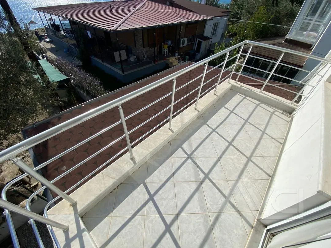 FENERDE DENİZE SIFIR 300M2 ARSA TAM MÜSTAKİL 5+1 VİLLA