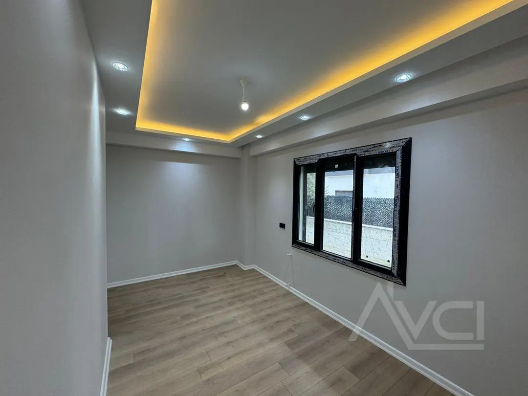 AVCI’DAN BAHÇELİ VE LÜKS TASARIMLI SIFIR 4+1 VİLLA