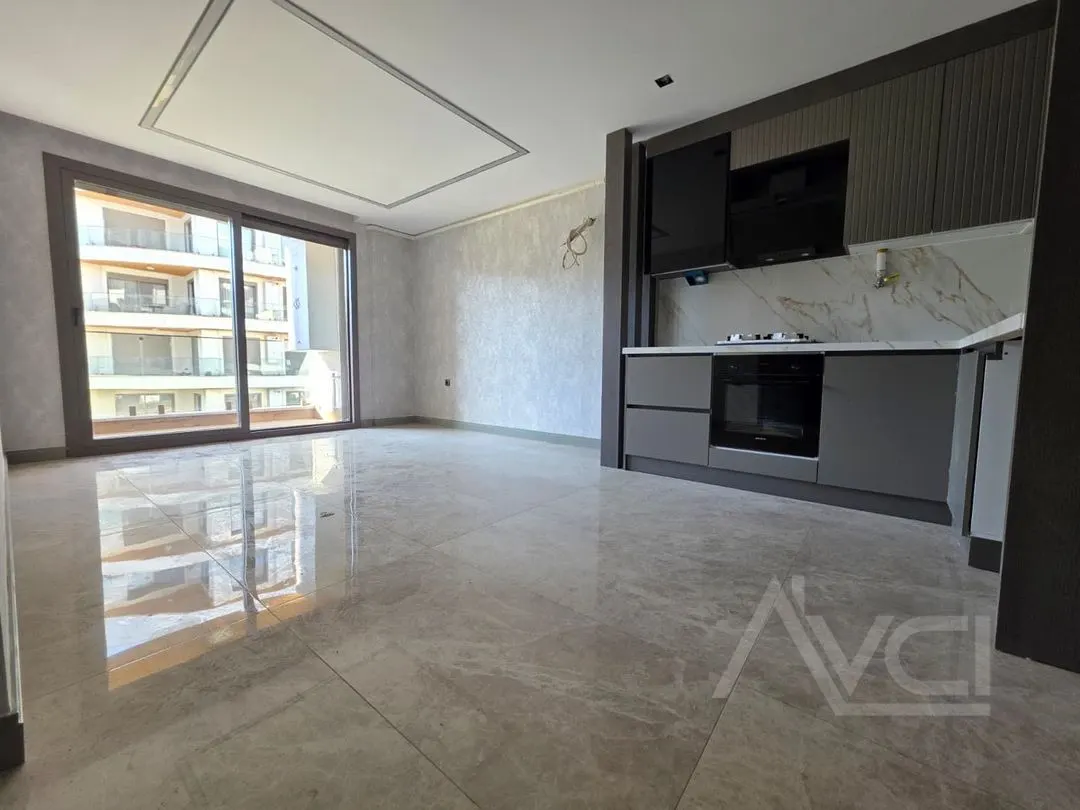 AVCI'DAN ÖREN MODERN'DE YETKİLİ HAVUZLU K.OTOPARKLI 1+1