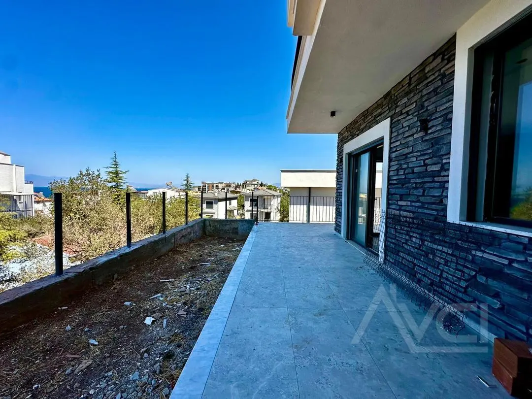 AVCI’DAN HER ODADAN DENİZ MANZARALI DENİZE 50MT SIFIR VİLLA