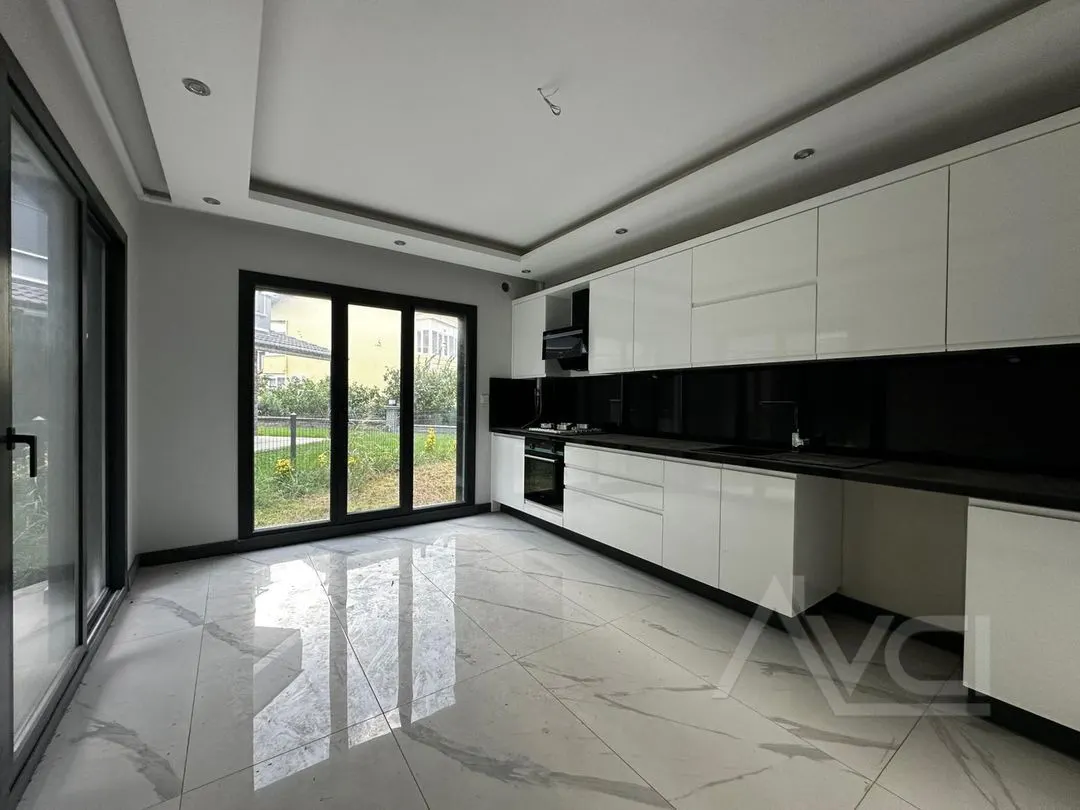 AVCI’DAN ÖREN PLAJA 500MT AYRI MUTFAK 5+1 VİLLA