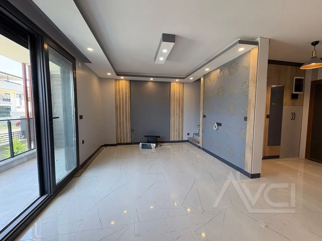AVCI’DAN NARLI’DA YOL CEPHELİ 3+1 TERASLI VİLLA