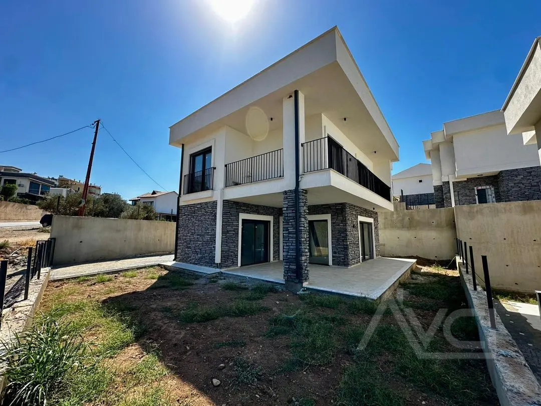 AVCI’DAN HER ODADAN DENİZ MANZARALI DENİZE 50MT SIFIR VİLLA
