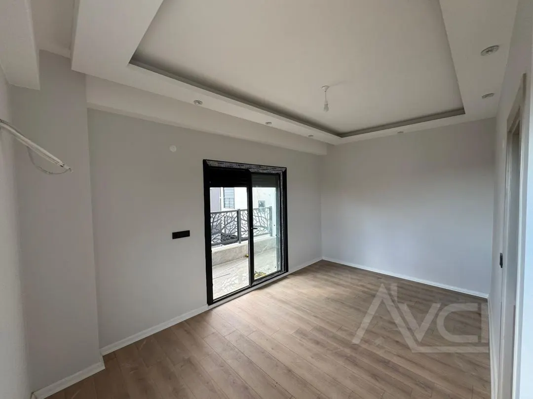 AVCI’DAN BAHÇELİ VE LÜKS TASARIMLI SIFIR 4+1 VİLLA