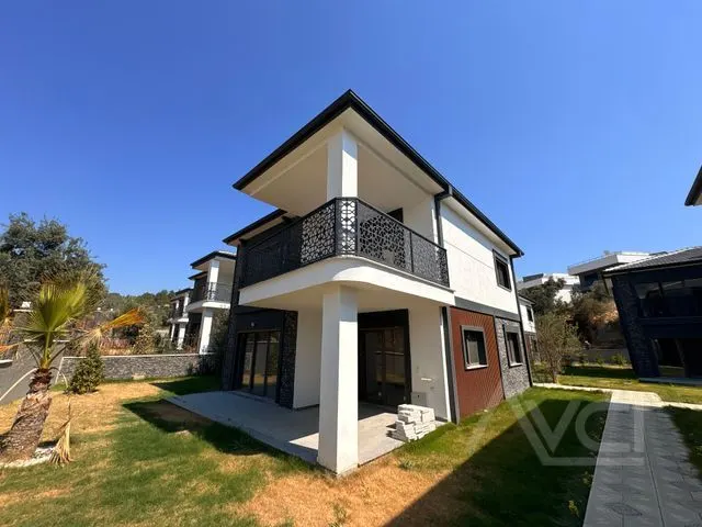 AVCI’DAN  4+1 GİRİŞTE ODALI DENİZE  YAKIN SİTE İÇİ SIFIR VİLLA