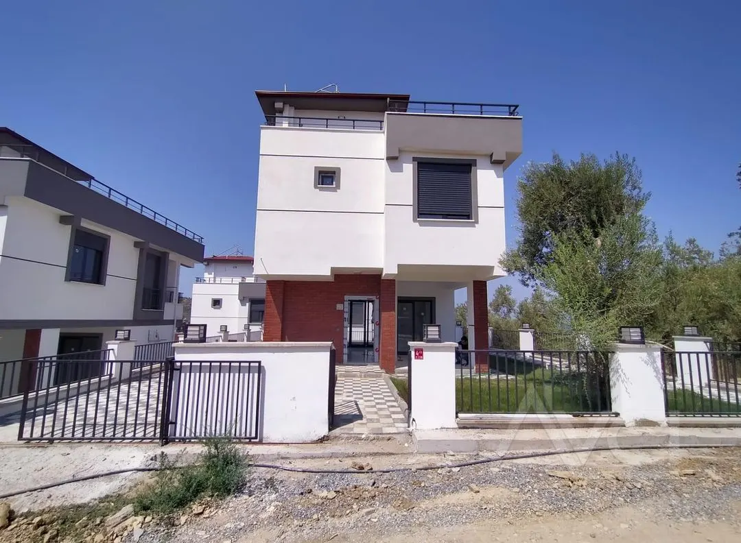 AVCI’DAN TAM MÜSTAKİL DENİZ MANZARALI 275M2 ARSALI VİLLA